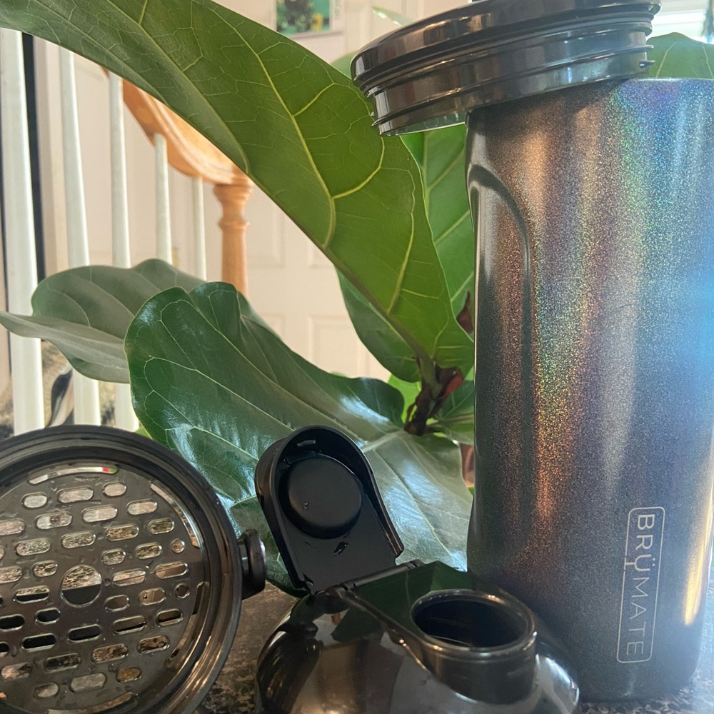 Brumate sparkle Black shaker cup with straw addition